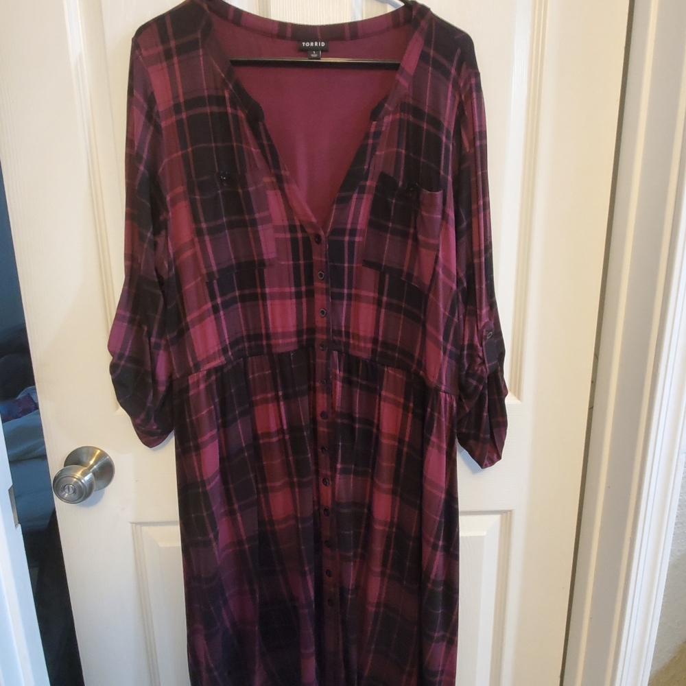 Torrid 3/4 sleeve button up dress